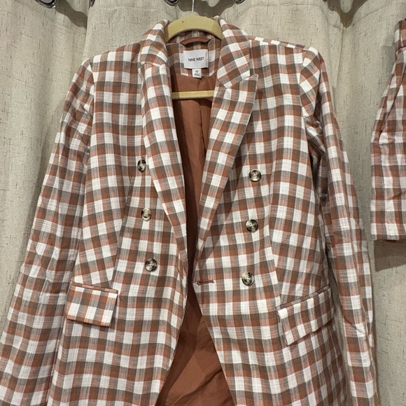 Nine West Tan and White Plaid Blazer and shorts set - Picture 2 of 8